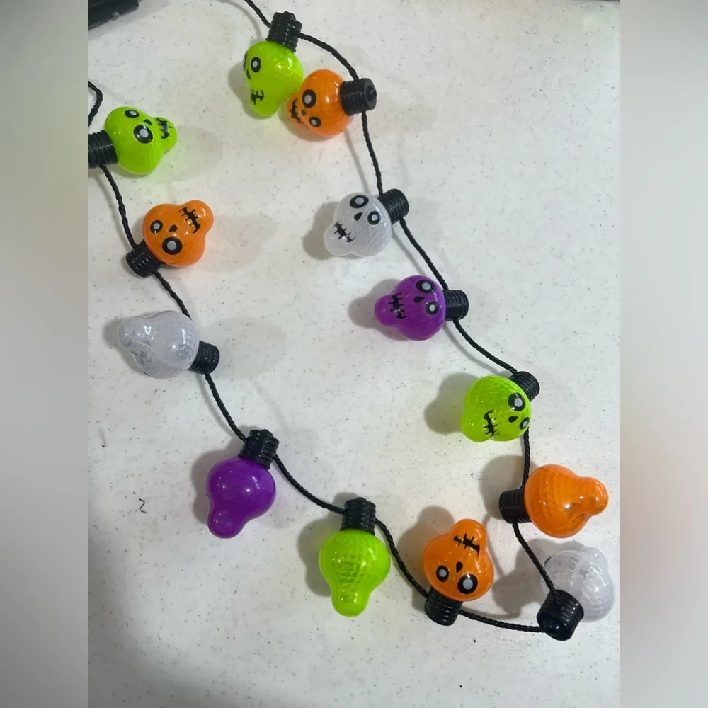 Light Up Skull Halloween Necklace
